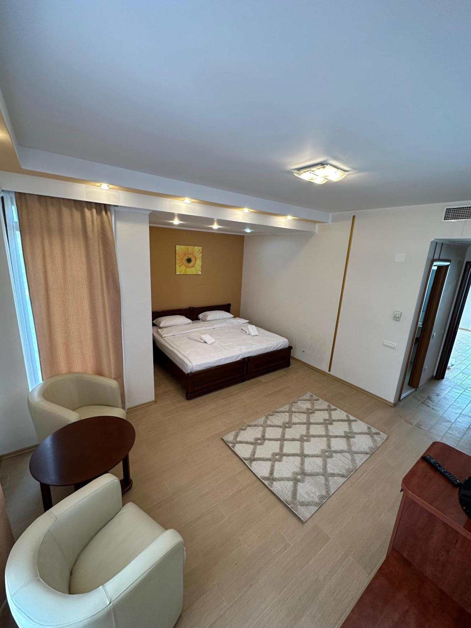 Land Mamaia