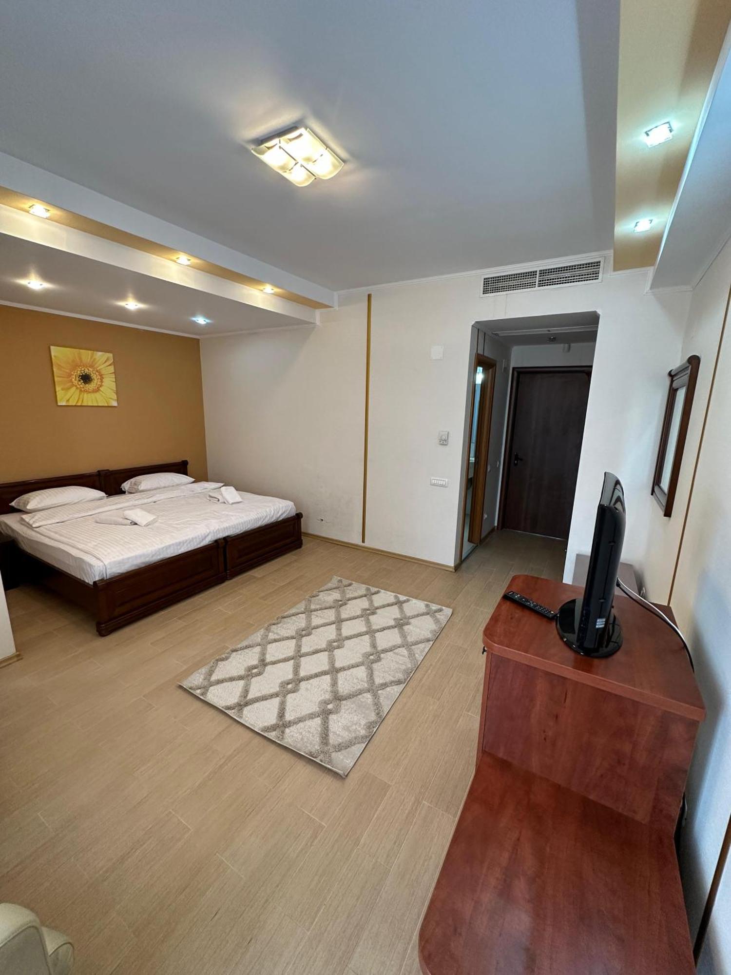 Land Mamaia